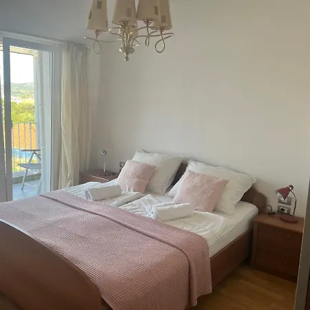 Bellevue 2 Apartment *